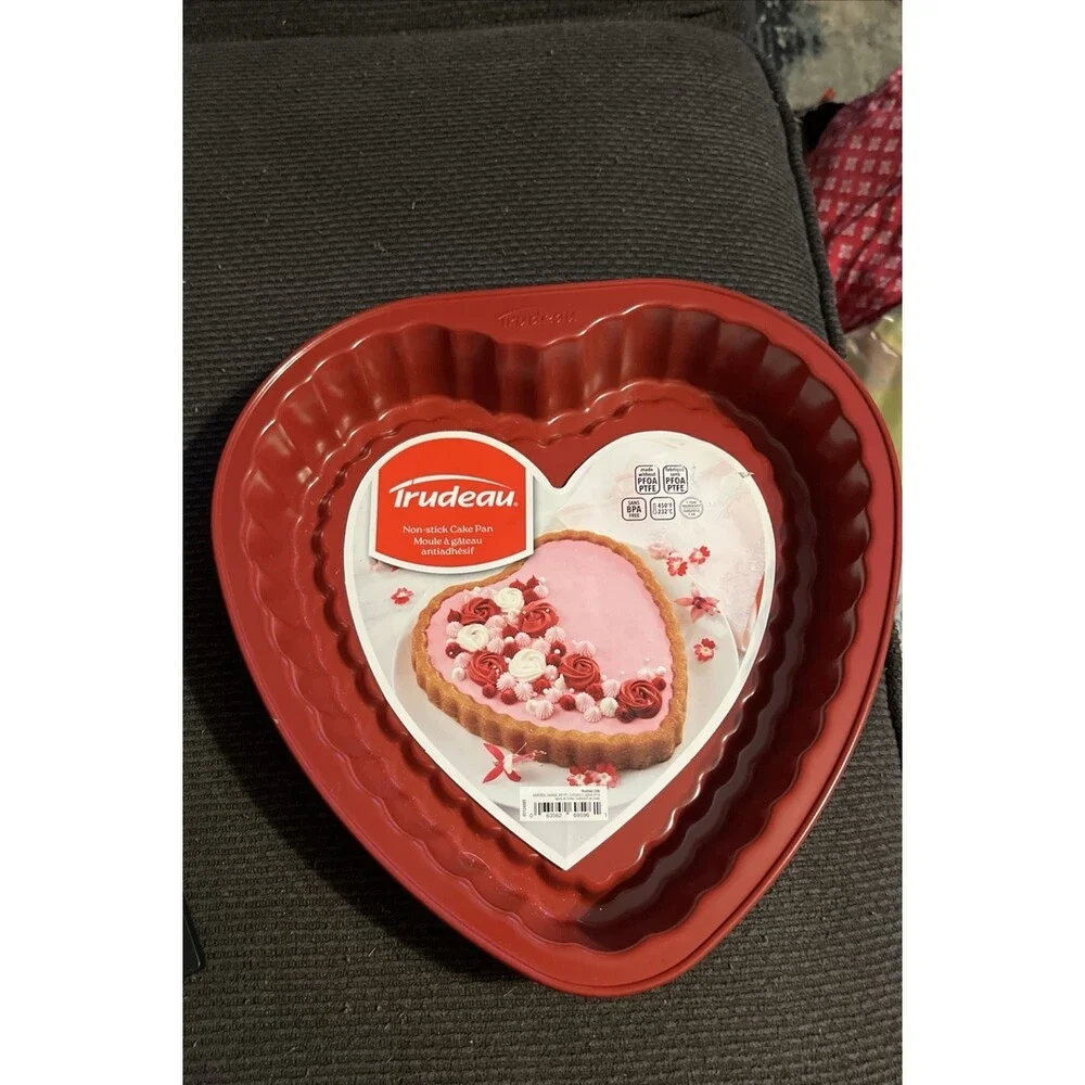 Trudeau NEW Red Heart Shaped Non-stick Cake Pan 9
